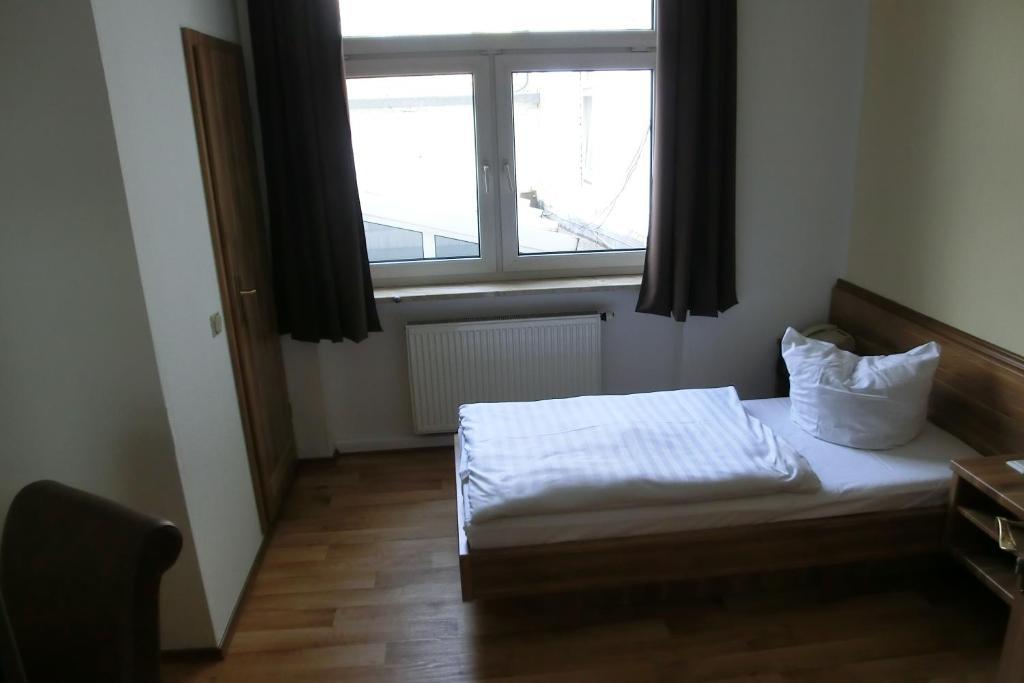 Hotel Schweizer Hof Halle  Oda fotoğraf